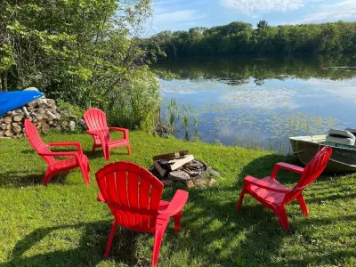 Private Lakefront House: Fish, Kayak, Pets and EV Charge