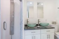 East Hampton (walking distance to village)