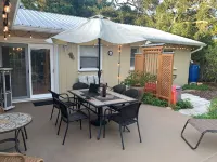 Heated salt water pool, close to beaches, includes free pass to Honeymoon beach