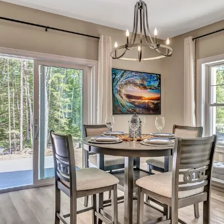 Shipbuilder’s Retreat sleeps 6, 5 minutes to Harbor