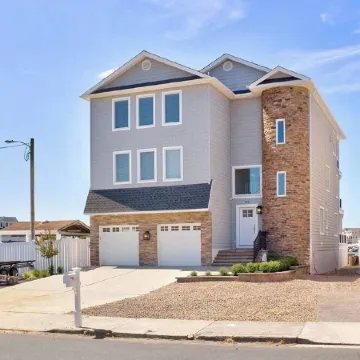 Luxury Paradise on the Bay!  3 Day & Weekly! Elks Members Welcome!!