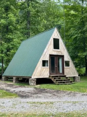 Cabin #1 Bela - Custom Built Aframe - Kid and Pet friendly