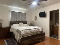 Beautiful renovated home within 3miles of OU. Easy access to I-35.