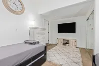 Large Glendale Home with Pool, Sleeps 11, Near Cardinals Stadium, Pets Allowed