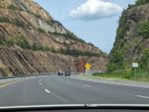 Relaxing Rustic Oasis II -  6 Min Walk to Downtown! Cyclist Welcomed! Hotels in Cumberland