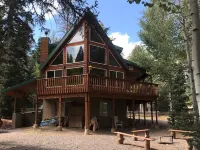 Beautiful Luxurious Cabin - The perfect getaway! Hotels in Kane County
