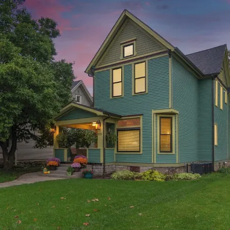 Historic Urban Retreat Fit for a KING!