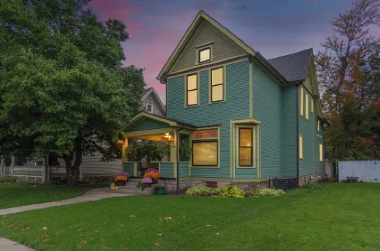 Historic Urban Retreat Fit for a KING!