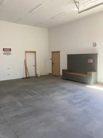 Amazing views close to friends, family and fishing. Indoor RV parking 29’ max.