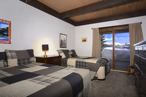 Remodeled ski in/ski out condo in Mt Crested Butte with incredible views!