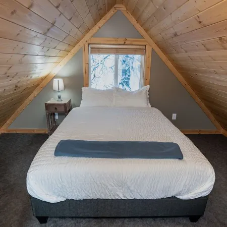In the heart of Downtown Talkeetna: Susitna Cabin