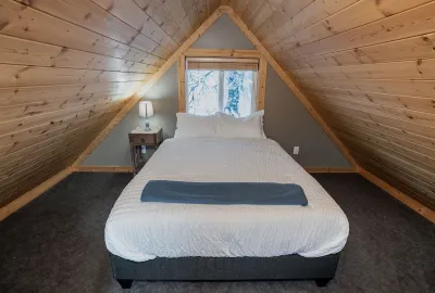 In the heart of Downtown Talkeetna: Chulitna Cabin Отели рядом с достопримечательностью «Aurora Dora»