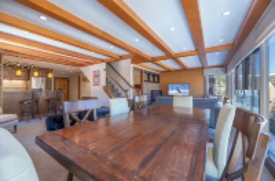 Snowflake on Copper Mountain 3 Bedroom Ski In / Ski Out!