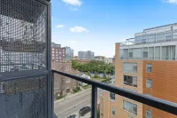 "Melody of Evanston" 3BD, 2BA UrbanLux Condo