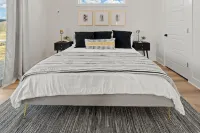 War Eagle Creek Retreat- Cabin on the Creek- Private but close to everything