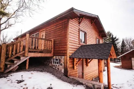 Luxury Cabin by Castle Rock Lake/Wisconsin Dells!!