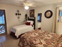 Cottage in the Woods, Safe area, on 6 acres, Free Parking.