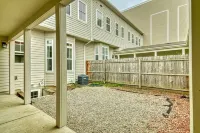 Luxury 4 Beds/3.5bath house with pool table Отели рядом с достопримечательностью «Volunteers of America»