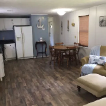 Country living lake style near Santee Hotels in Clarendon County