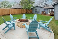 Daydreams on Elm - Walk to AT&T, FREE PARKING, Globe Life, EV Charger, Fire pit Anything Goes 주변 호텔