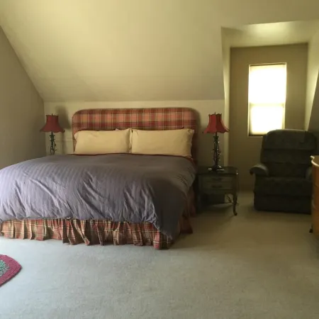 Cozy Mountain View home just blocks from center of town.