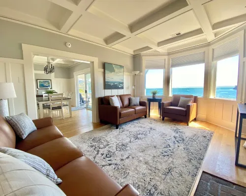 Amazing Views and Walkable to Downtown! Historic 3/2 Home, Sleeps 8 Hotels in Tiburon