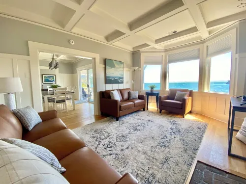 Amazing Views and Walkable to Downtown! Historic 3/2 Home, Sleeps 8 티뷰론 호텔