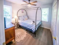 Remodeled Beach House 1 block from beach. 4min walk. Sleeps 8.