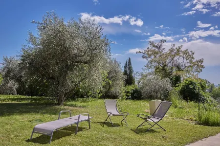 Apartment with a panoramic view of Lake Garda