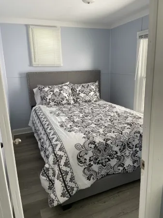 3 Little Cottages - #2 Sunburst Cottage Отели в г. Дженива-он--Лейк