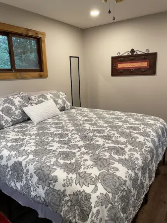 Welcome to The Chickadee Nest Retreat / Hot Tub WiFi Отели рядом с достопримечательностью «Bartram Trail: Wallace Branch to William's Pulpit»