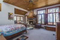 Beautiful Lake Michigan Home - Private Beach - Your 2026 Escape!