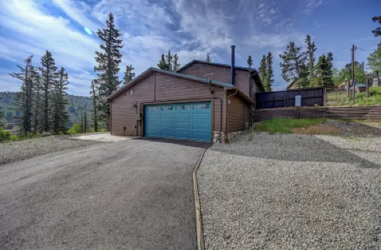 6 Bedroom Cabin w/Galactic Lake View, Hot Tub, WiFi, Family Adventures and MORE!