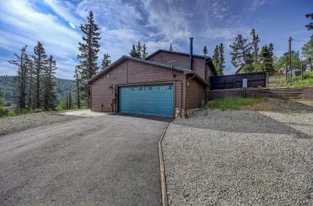 6 Bedroom Cabin w/Galactic Lake View, Hot Tub, WiFi, Family Adventures and MORE!