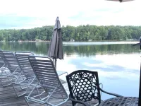 Charming Lake Hartwell Lakefront Home Hotels in Gumlog