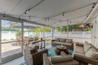 Heated Pool-Tropical Oasis-Resort Style Backyard. Close to Shopping & Store - 3-نجوم
