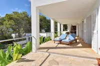 Villa mit Direktem Strandzugang zu Einer Sandigen Bucht in Cala D'or Zentrum Hotel a Cala d'Or