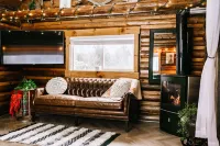 Elkhorn Log Cabin:Secluded Setting:Prime Location