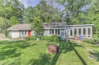 The Great Outdoors: Pet-Friendly Lake House