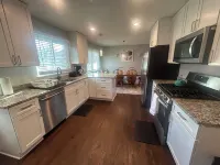 PROMO 10% WEEKLY 15% MONTHLYOFFCozy Family Retreat: King Beds, Garage, Fast WiFi