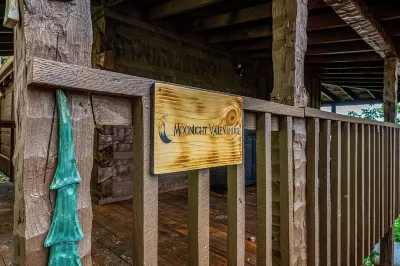 Check out our last minute deals! Mountain Views! Hot tub!