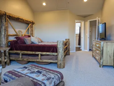 Eden/Powder Mountain/Snowbasin: mountain getaway, skiing, hot tub, golf, views