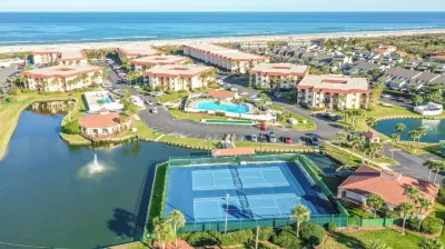 Beautiful Condo steps away from Beach Hotels near Saint Augustine Beach