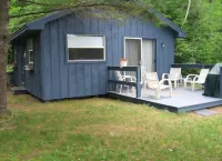 Riverside cottage on the water - private and pet friendly!
