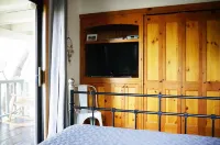 National Forest in Your Backyard! Family + Pet Friendly w/ Spa!