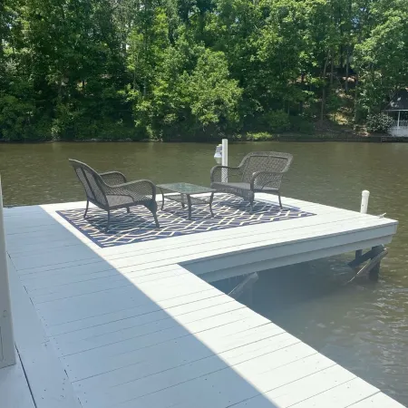 LakeHouse w/ Great Views-Newly Renovated-private boat house/dock & fire pit