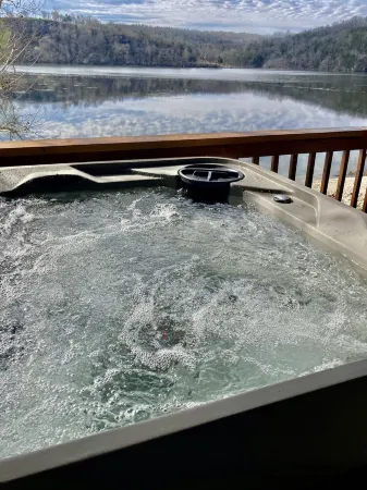 Private Hot Tub!  Kayaks. Serene Lakefront. Pool.