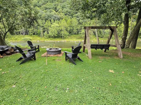 Waterfront Cottage on Big Pine Creek