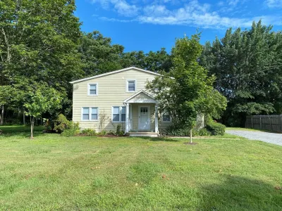 The Farmhouse on Martin Lane Hotels near Rehoboth Beach-Dewey Beach Chamber of Commerce