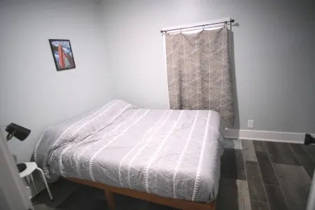 Grand Rapid's 2bedroom apartment, just a quick 3-min drive to DeVos Perform Hall Отели рядом с достопримечательностью «DeVos Place»